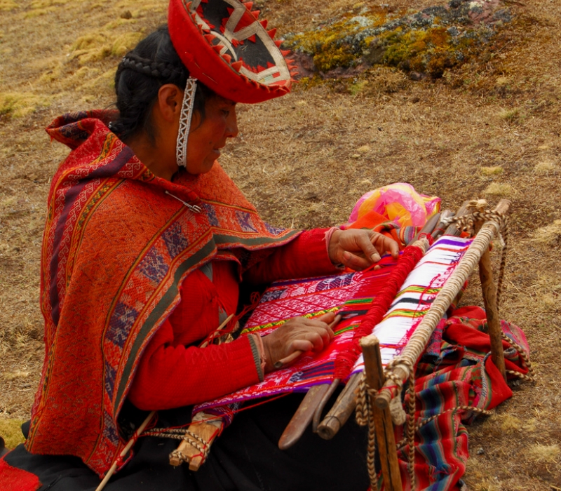 tejedora lares PERU con inka trail trek